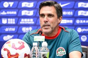 足球报：河南队一周两战申花找回初心与韧性，对阵强队增添信心