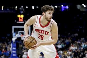 小里弗斯:申京是现役第三好的中锋 我把唐斯排在第二