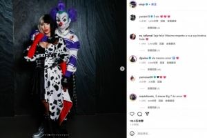 维尼修斯社媒晒和女友的万圣节装束,自己戴上外太空杀人小丑头套